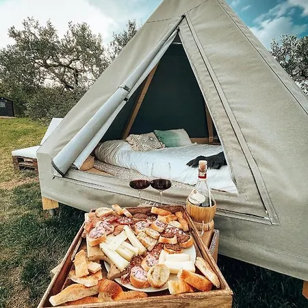 Glamping La Lodola Luxury tent Crocina